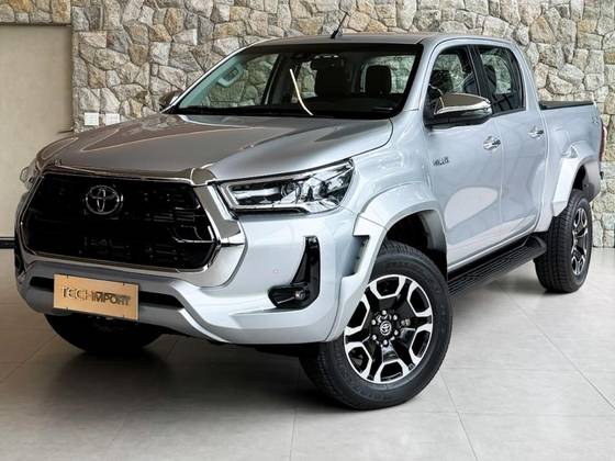 TOYOTA HILUX 2.8 D-4D TURBO DIESEL CD SRX 4X4 AUTOMÁTICO